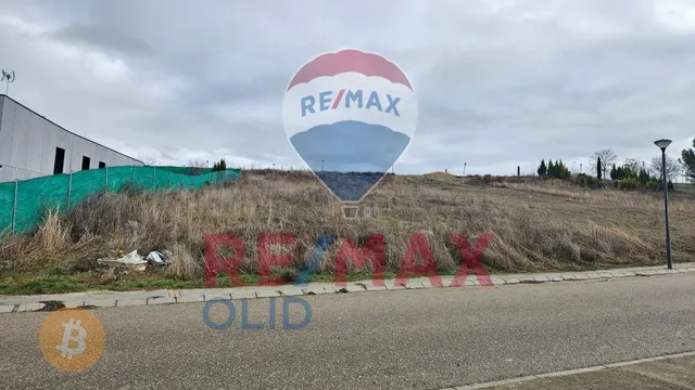 SE VENDE TERRENO — 7