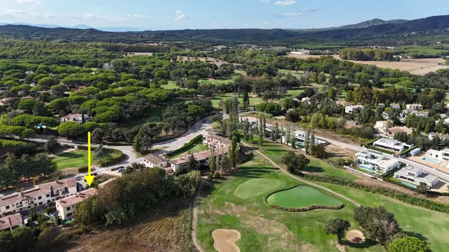 PISO CON PATIO PRIVADO EN EL GOLF DE SANTA CRISTINA D’ARO - foto 3