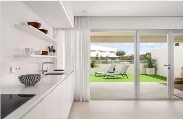 FANTASTICO BUNGALOW FRENTE A LA LAGUNA ROSA EN TORREVIEJA A ESTRENAR — 8