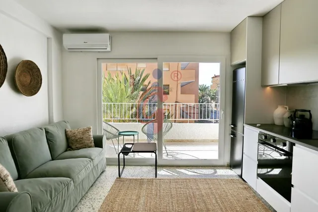Vivienda reformada con dos dormitorios y orientación sur en 