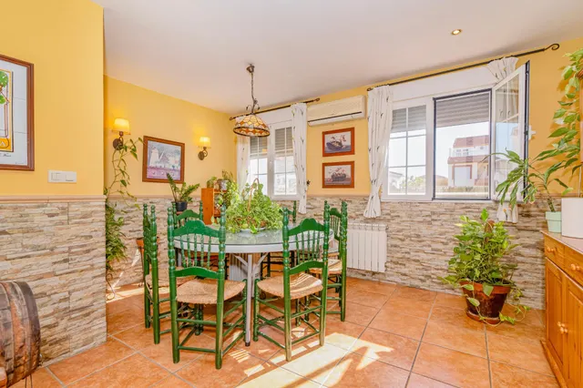 AMPLIA VIVIENDA EN CHAUCHINA CON PISCINA — 28