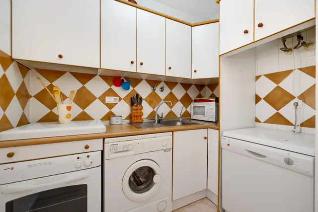 Apartamento de 2 dormitorios y 1 baño en Torrevieja (los naufragos) — 13