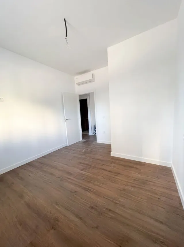 Exclusivo Piso Bajo a Estrenar de 3 Hab. y 2 Baños en Zona Demandada — 9