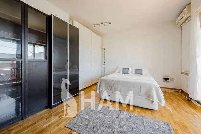 Habitación en C/ Sopetrán, 4 — 5
