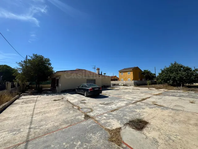 CHALET URBANO EN PARCELA ESQUINERA - foto 2