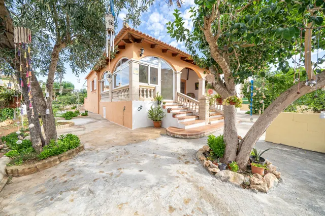 Chalet con amplio jardín y posibilidad de doble vivienda — 30