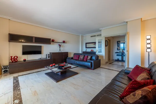 Amplio piso primera linea Torrequebrada — 14