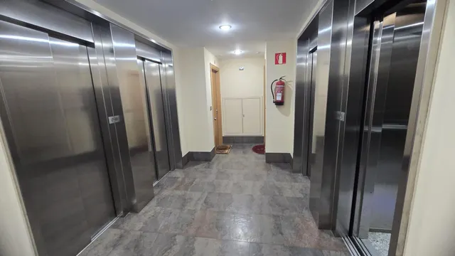 Piso con gran salón de 45 m2, garaje y trastero junto al Parque de Vioño — 45