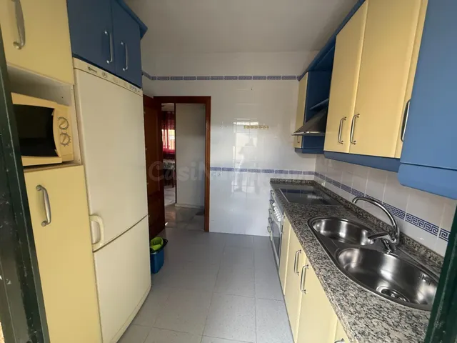 CASA ADOSADA CON TERRAZA DELANTERA, PATIO Y 4 DORMITORIOS - foto 5