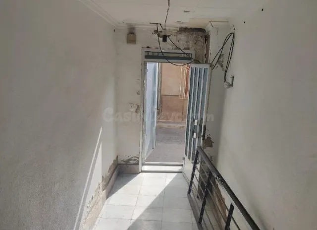Oportunidad en Murcia: Vivienda para reformar a tu gusto - foto 4