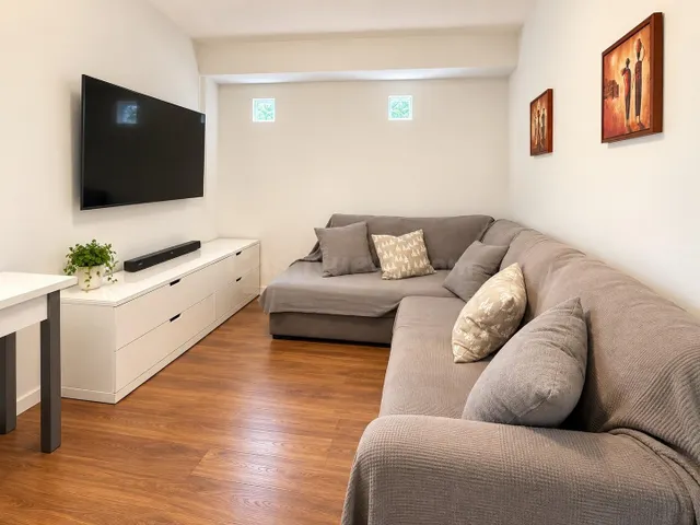 PISO AMUEBLADO DE 2 DORMITORIOS Y 2 BAÑOS CON PATIO PRIVADO  - foto 4