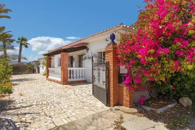 Finca con Estudio de Invitados, de Fácil Acceso y en un Ento