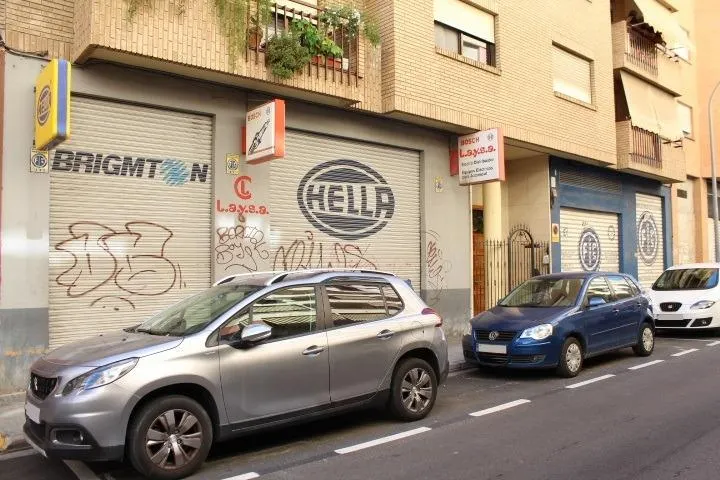 Venta de amplio LOCAL COMERCIAL en Gandia