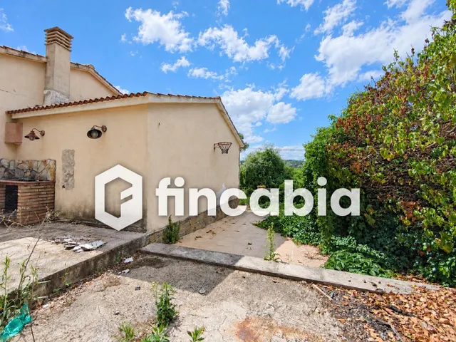 Casa independiente para reformar con jardín y garaje en Maçanet de la Selva — 24