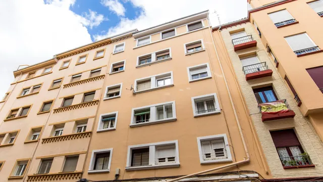 ¡Junto a Puerta del Carmen! Piso luminoso de 76 m2 con gran potencial para reformar — 31