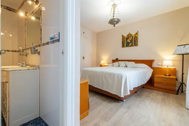 ¡Excelente oportunidad en pleno centro! Espacioso y luminoso piso de 4 dormitorios con garaje subterráneo! — 23