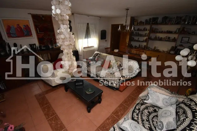 VILLA de 2 alturas con JARDÍN y PISCINA — 31