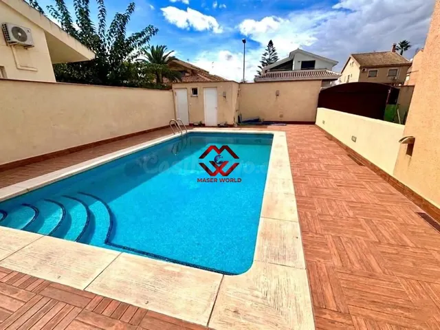 Chalet con gran parcela, piscina y buhardilla en San Javier  - foto 2