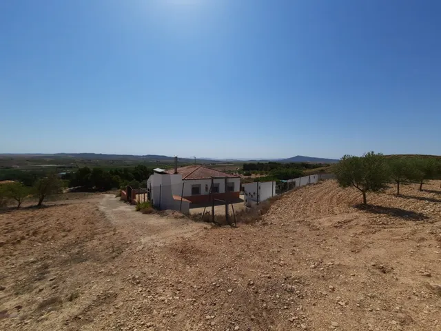 EXCELENTE CHALET EN MONTEALEGRE DEL CASTILLO — 37