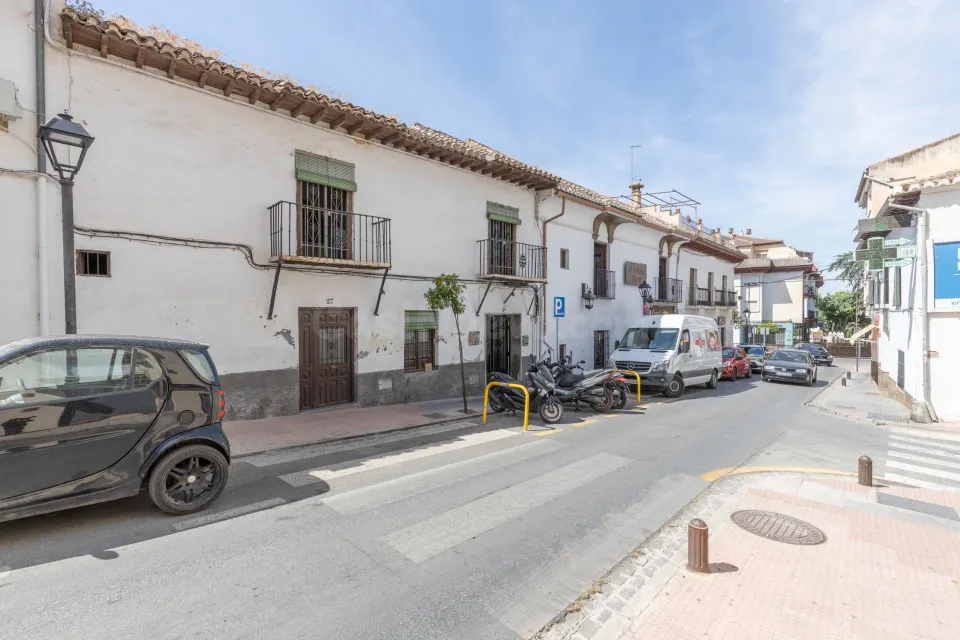 EXCEPCIONAL OPORTUNIDAD EN PLENO CENTRO DE HUÉTOR VEGA