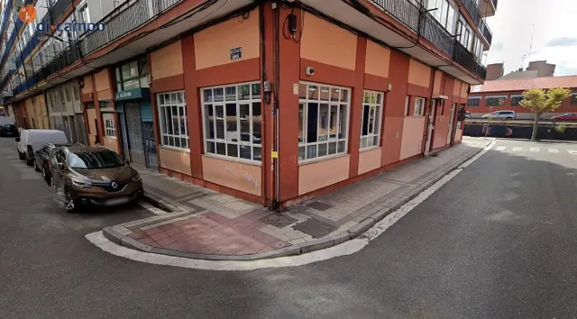 AMPLIO LOCAL EN VENTA, PASEO SAN ISIDRO, VALLADOLID. FACHADA A TRES CALLES. — 31