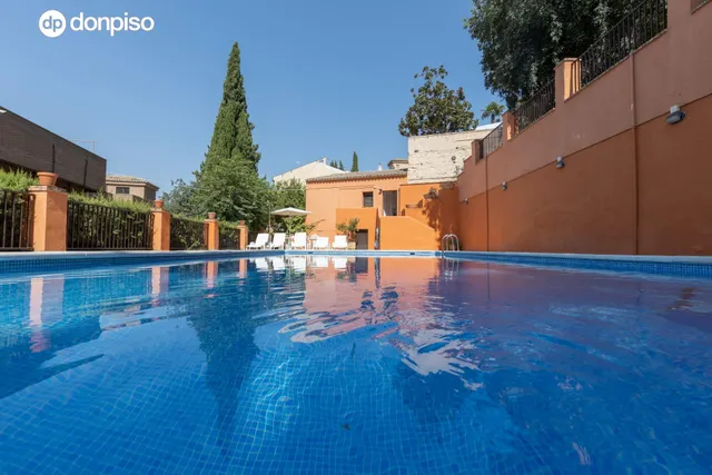 Exclusivo piso señorial con terraza en el Paseo del Salón (Cuesta de Escoriaza), con cochera y trastero. — 50