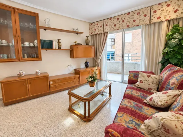Amplio piso de 3 habitaciones junto a la Glorieta y el puerto de Santa Pola — 6