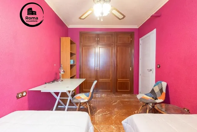 Casa adosada en urbanización con piscina junto al Ferial — 10
