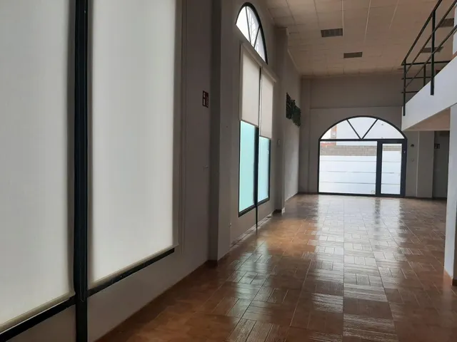 LOCAL COMERCIAL EN VENTA O ALQUILER — 7