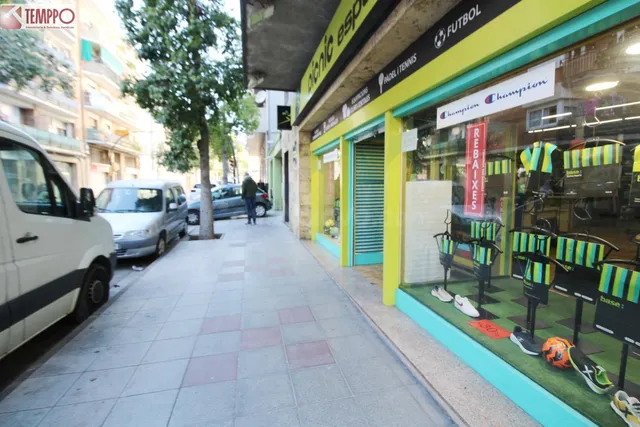 LOCAL COMERCIAL EN ALQUILER – CALLE CÉNTRICA CON GRAN ESCAPA