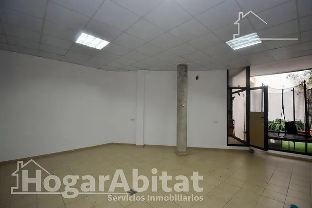¡Perfecto para invertir! Casa de cuatro alturas  para reformar con garaje y dos terrazas, cerca del centro — 30
