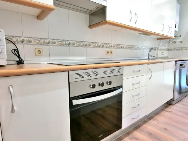 SE ALQUILA APARTAMENTO EN PLANTA BAJA CON AMPLIA TERRAZA EN  - foto 5