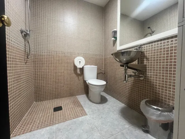 Gran oportunidad local de 139 metros en Valdeolleros — 22