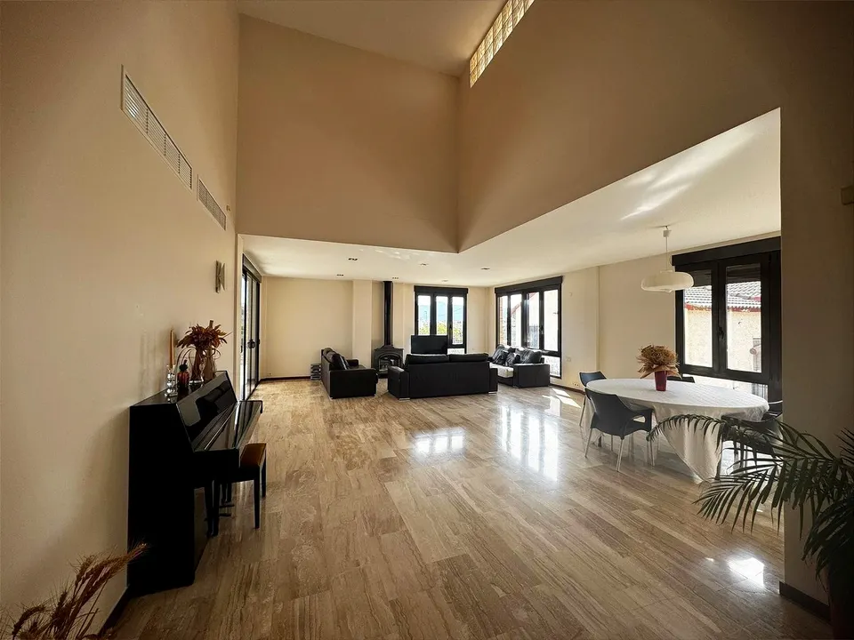 Exclusivo Chalet en Casillas - Espacio y Comodidad a Tu Alcance
