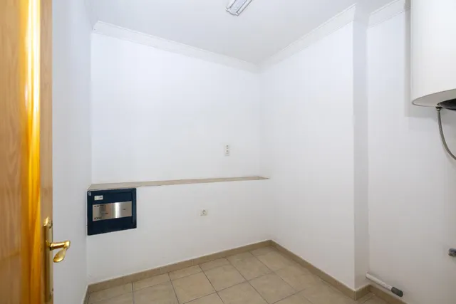 Local comercial mas cochera 142 m — 8