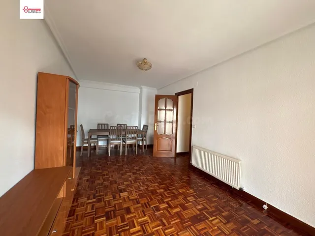 Piso de Tres dormitorios en alquiler en la zona de Capiscol - foto 2