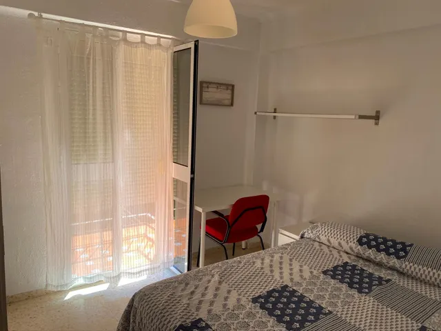 SE ALQUILA HABITACIÓN A ESTUDIANTE — 10