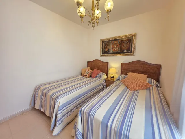 PISO 3 habitaciones A 20 M DE LA PLAYA CON PARKING DOBLE Y TRASTERO — 23