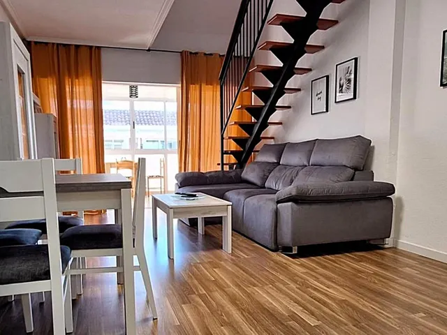 Ático dúplex elegantemente reformado (aprox. 80 m2 - 5.ª pla - foto 2