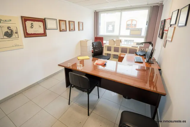 ¡Novedad! Venta de entresuelo, zona Reyes Católicos, 146 m2 — 19