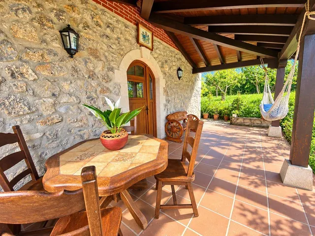 CONJUNTO DE DOS CASAS DE PIEDRA CON GRAN POTENCIAL EN PADIERNIGA (VOTO) — 24