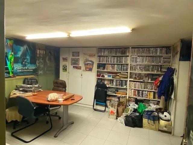 LOCAL EN VENTA CON MUY BUENA UBICACIÓN — 6