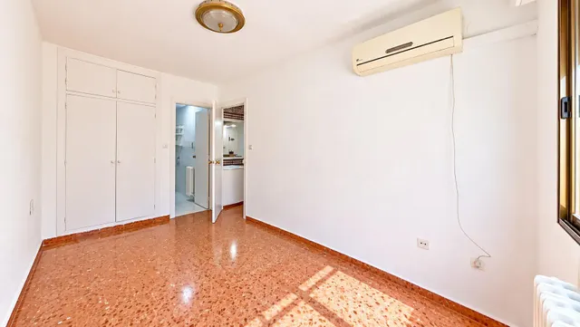 ¡Espectacular apartamento con terraza soleada junto al Helicóptero en Alcázar del Genil! — 21