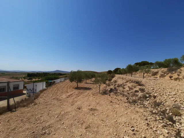 EXCELENTE CHALET EN MONTEALEGRE DEL CASTILLO — 28