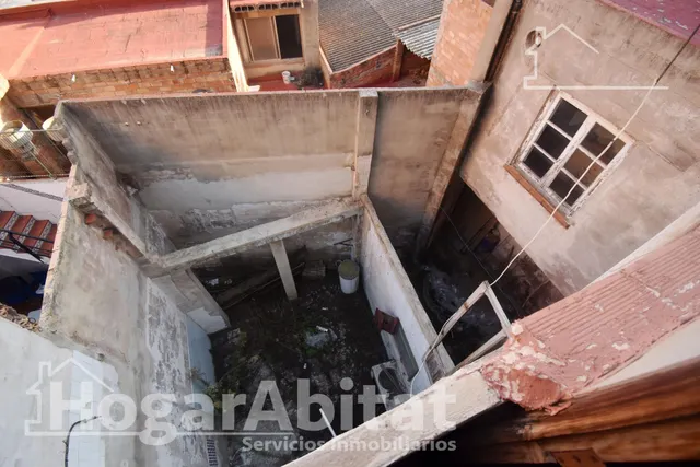 ¡Hazla a tu gusto! Casa amplia y luminosa de tres alturas para reformar, cerca del ayuntamiento — 47