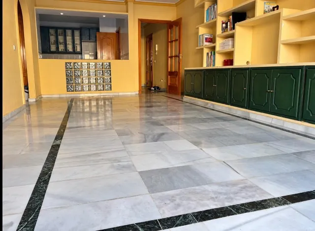 OPORTUNIDAD EN BEL-AIR · BAJO DE 3 DORMITORIOS, 2 BAÑOS, GRAN TERRAZA Y PISCINAS · 2 — 7