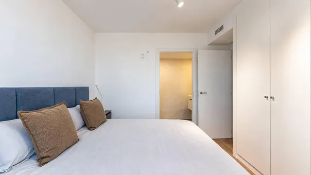 Piso de 3 habitaciones con vistas al mar y piscina junto a la Marina de Valencia — 22