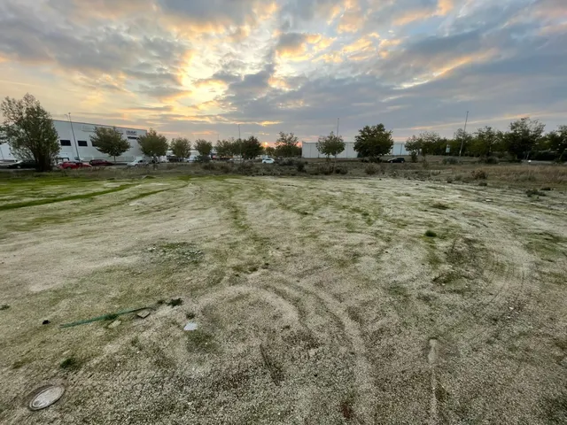 SOLAR INDUSTRIAL DE 1285 EN POLÍGONO LAS ARENAS