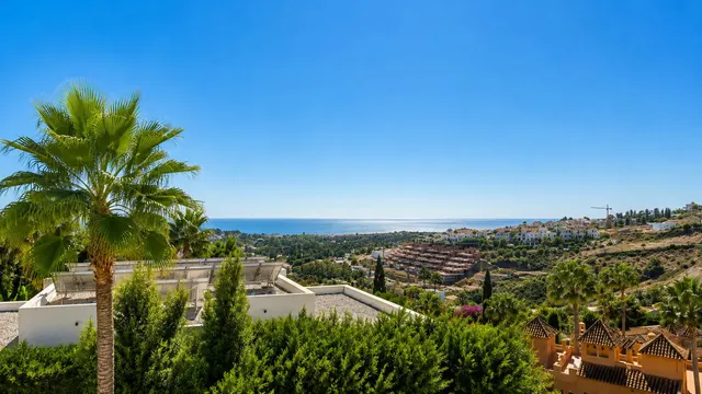 Chalet 5 habitaciones 453m² en venta - Costa del Sol — 28
