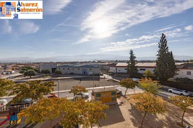 Amplia adosada en una de las mejores zonas de Churriana de la Vega — 34